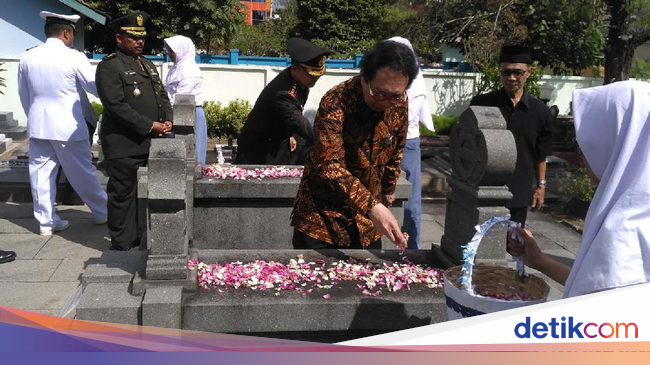 Keluarga Besar Taman Siswa Ziarah ke Makam Ki Hajar Dewantara