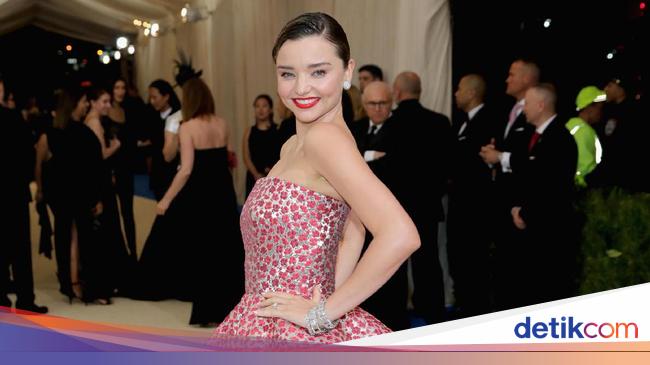 Miranda Kerr Makin Menawan