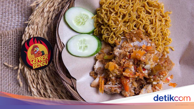 Ayam Goreng Digeprek dan Berselimut Sambal Rawit yang 