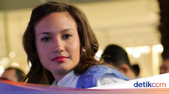 Bibir Merah Merona Nadine Chandrawinata - Foto 4