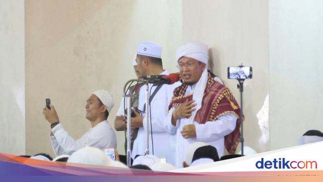 Aa Gym ke Massa Aksi 55: Jangan Horor, Tetap Tersenyum Aa Gym ke Massa Aksi 55: Jangan Horor, Tetap Tersenyum