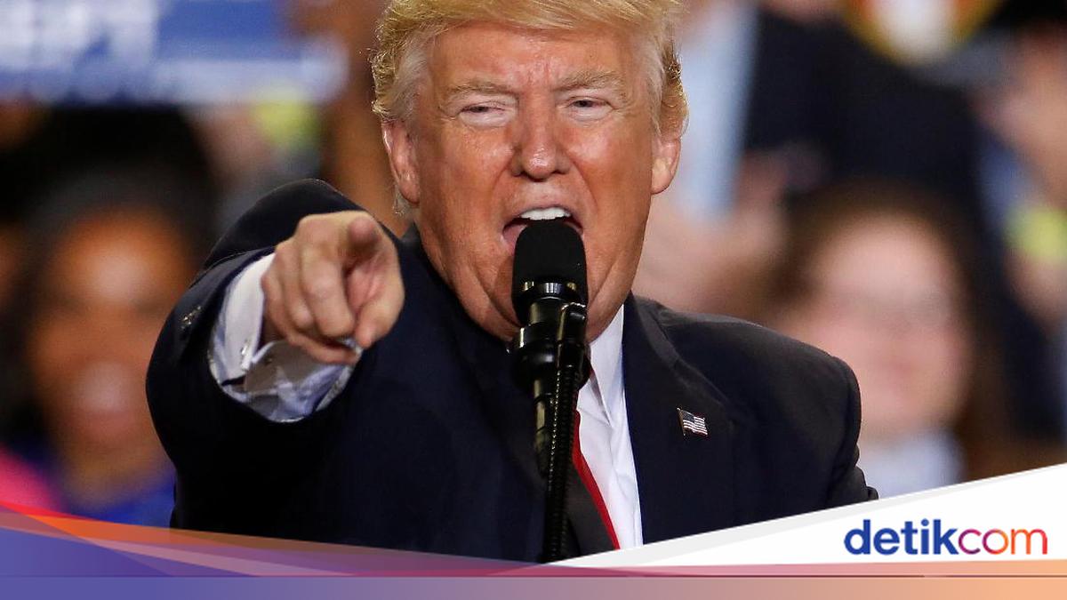 Trump’s Christmas Greeting: Past Attacks on Opposition