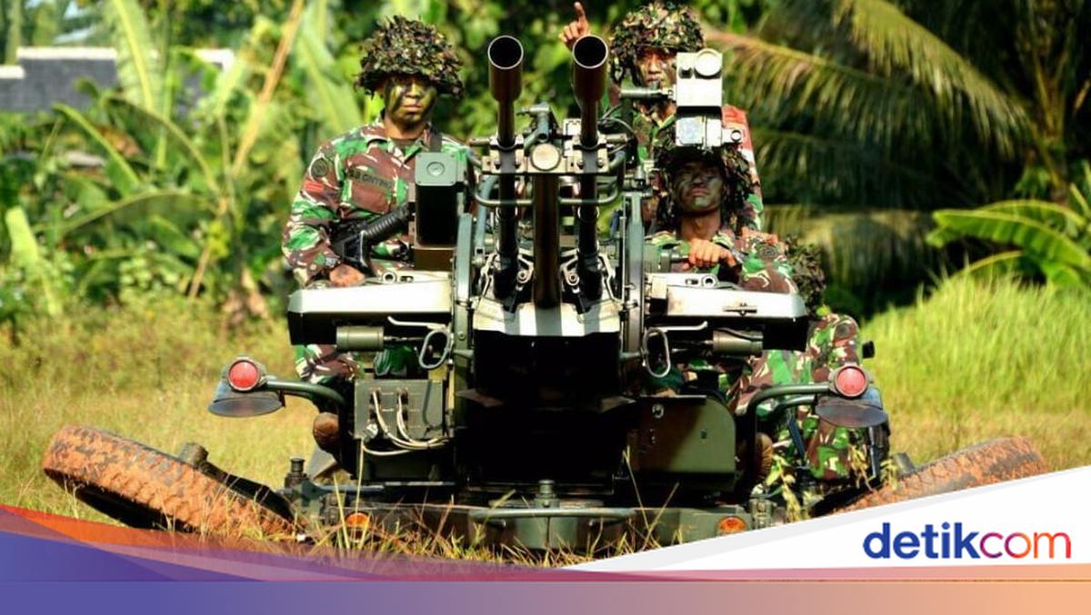 Bir mast ayol uxlab yotgan ekan. Yalangoch Lyudmila Artemyeva porno