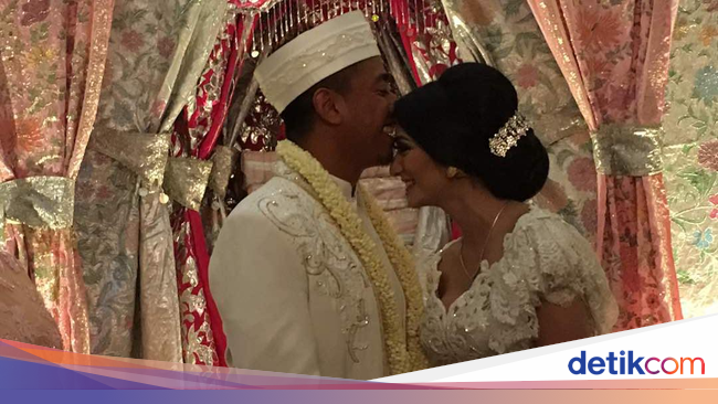 Resmi Dinikahi Pengusaha, Begini Suasana Akad Nikah Fanny 