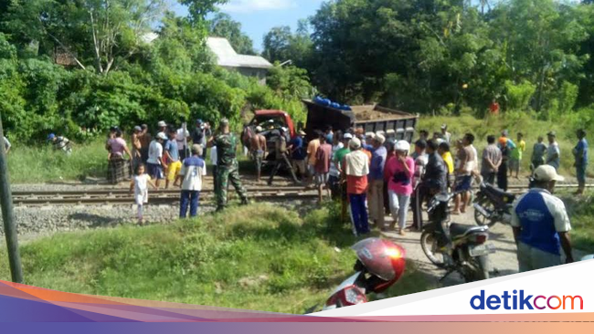 50 Truk Besar Muat Pasir Paling Keren 