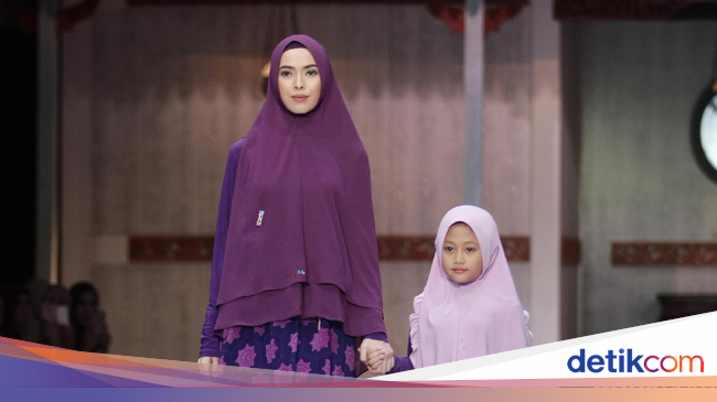Si Se Sa Rilis Baju Muslim Syar i untuk Kembar dengan Anak Si Se Sa Rilis Baju Muslim Syar i untuk Kembar dengan Anak
