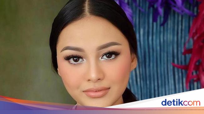 Pegangan Tangan dengan Pacar Saat Ramadan, Aurel Kembali Pegangan Tangan dengan Pacar Saat Ramadan, Aurel Kembali