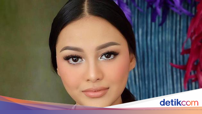 Pegangan Tangan dengan Pacar Saat Ramadan, Aurel Kembali 