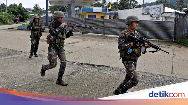 Militer Filipina Buru Militan ISIS di Marawi Militer Filipina Buru Militan ISIS di Marawi