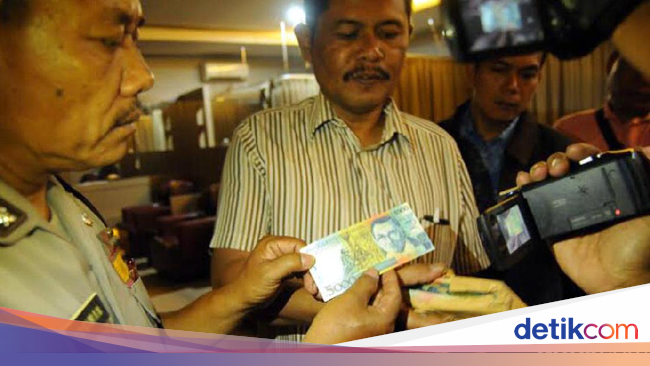Razia, Polisi Dapati Pria Bawa Segepok Uang Brasil Diduga 