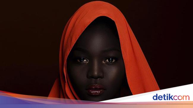 Foto Ini Nyakim Gatwech Model Yang Viral Karena Kulitnya Hitam Legam