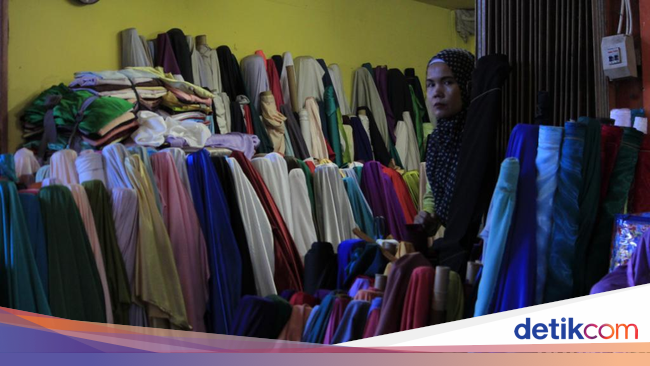 Belanja Kain Murah Meriah di Kawasan Tekstil Cigondewah 