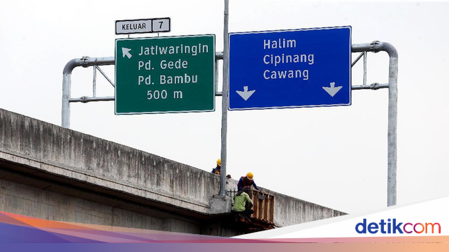 Rambu Lalu Lintas Terpasang di Tol Becakayu Rambu Lalu Lintas Terpasang di Tol Becakayu