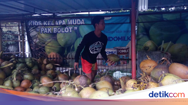Bulan Ramadan, Omzet Penjual Kelapa di Garut Capai Rp 6 