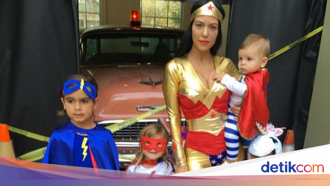 Foto 7 Seleb yang Pernah Tampil Seksi Pakai Kostum Wonder Foto 7 Seleb yang Pernah Tampil Seksi Pakai Kostum Wonder