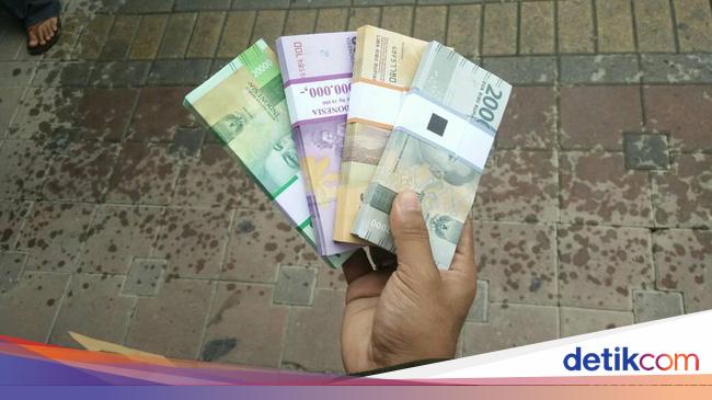 Perlukah Suami Beri Semua Gajinya Demi Nafkahi Istri