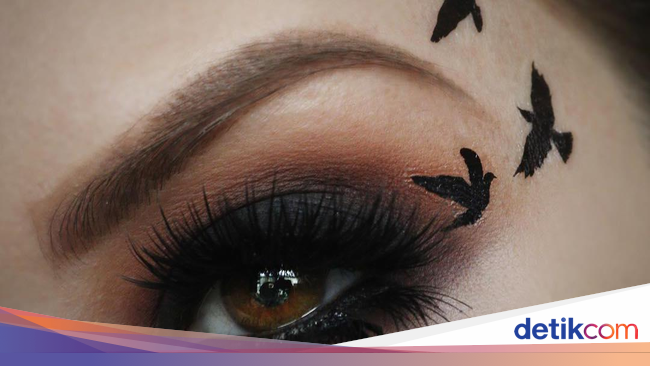 Terapkan Tato Temporer ke Mata dan Bibir Jadi Tren Makeup Terapkan Tato Temporer ke Mata dan Bibir Jadi Tren Makeup