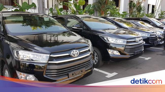 Toyota Rush Putih Modifikasi Velg Toyota Rush Putih Modifikasi Velg
