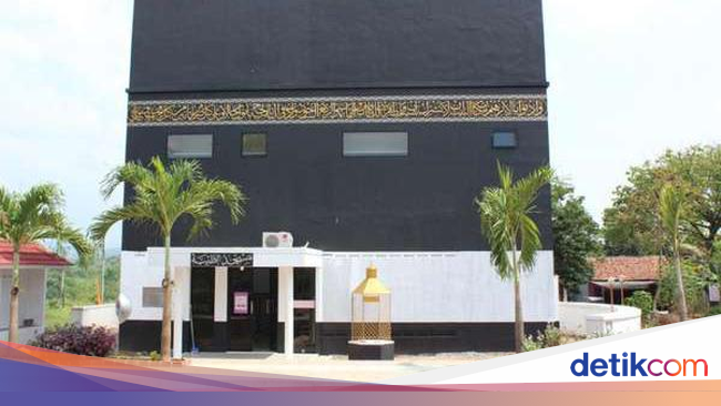 3 Masjid Unik Bertema Kabah di Indonesia