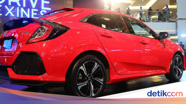 Penjualan Mobil di Bandung Menunggu THR Cair Penjualan Mobil di Bandung Menunggu THR Cair