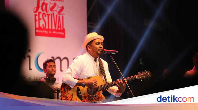 Glenn Fredly Buat Penonton Trenyuh di 'Ramadhan Jazz Festival'