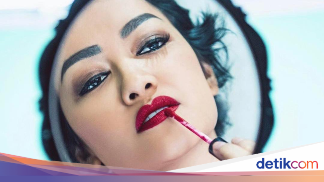Cerita Menyentuh Julia Perez dan Makeup Saat Berjuang Cerita Menyentuh Julia Perez dan Makeup Saat Berjuang