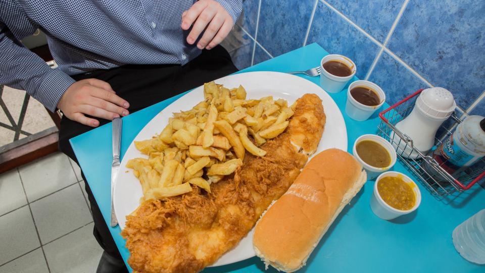 Restoran Ini Punya Tantangan Makan 'Fish And Chips' Dengan Ikan Hampir ...