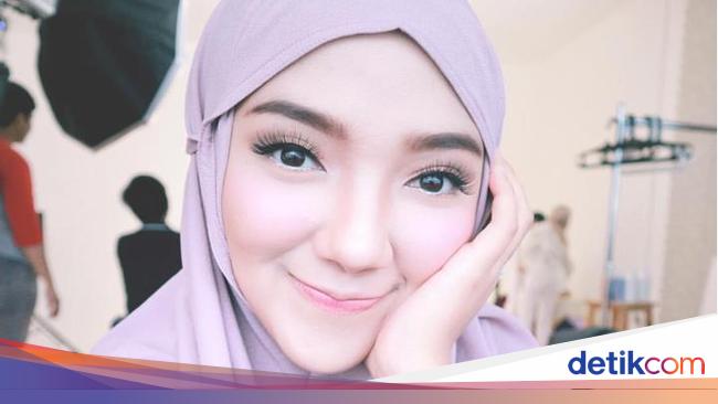 Foto Jilbab Instan Seperti Ini Yang Tren Dipakai Selebgram