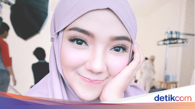 Foto Jilbab  Instan  Seperti Ini yang  Tren Dipakai Selebgram