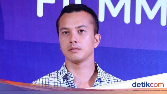 Profil Nicholas Saputra Sang Idola Kaum Hawa