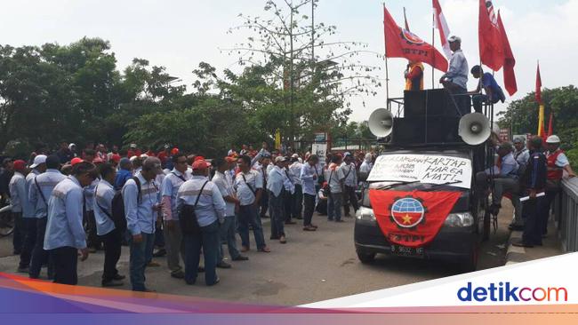 Ada Demo Awak Mobil Tangki Pasokan BBM Pertamina Tetap Aman Ada Demo Awak Mobil Tangki Pasokan BBM Pertamina Tetap Aman