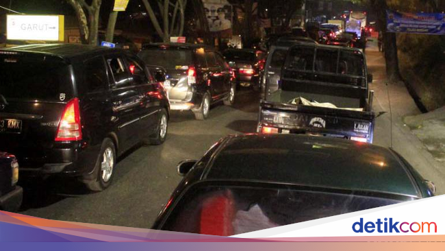 Kamis Malem Pemudik Mengular di Nagreg Kamis Malem Pemudik Mengular di Nagreg