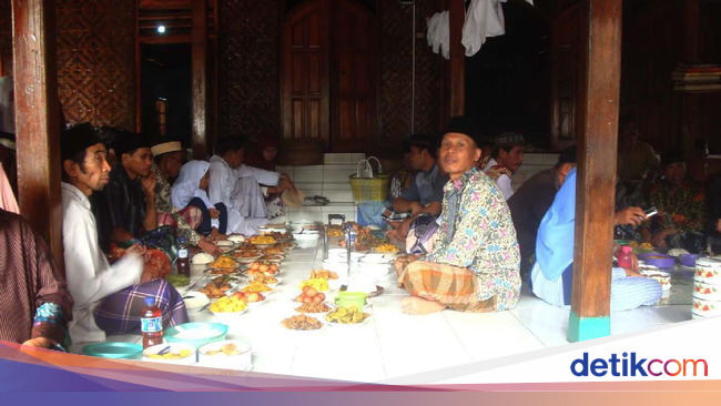 Langka! Tahun Ini Komunitas Aboge Awali Puasa Bersama 