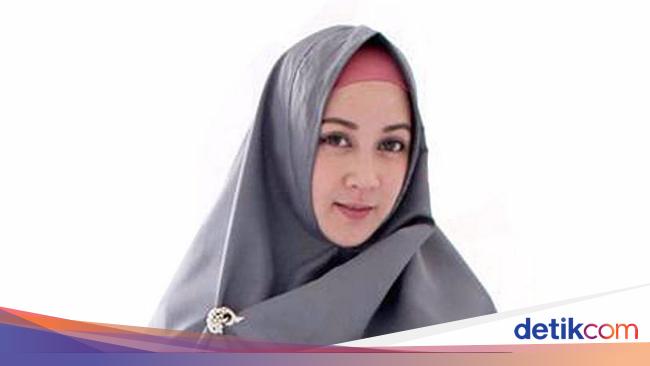 Heboh Kabar Rebutan Anak Dengan Suami Dina Lorenza Unggah Foto Ini