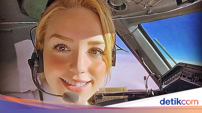 Bikin Jatuh Cinta, Aneka Potret Selfie Pilot Cantik