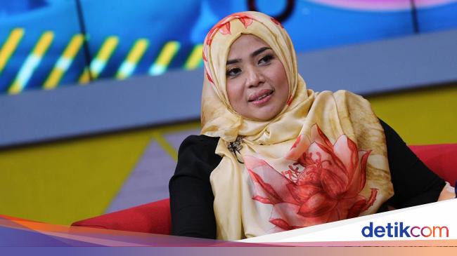 Muzdhalifah: Ditinggal Suami Setia, Dikecewakan Pedangdut 