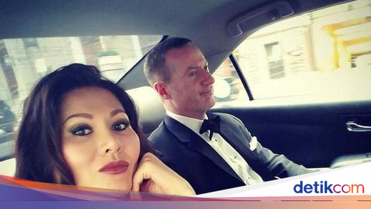 Porno video: Xotini eriga erkaklarning qozini sorishni orgatadi Yaponiya fohishaxonalarida jinsiy aloqa