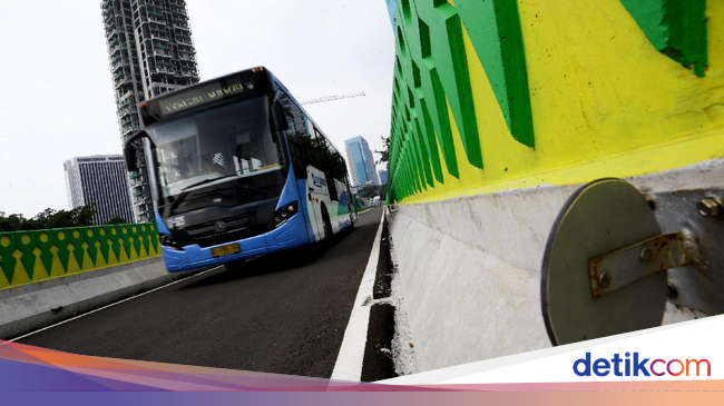 Naik KRL, Kereta Lokal dan TransJakarta Hari Ini Gratis!