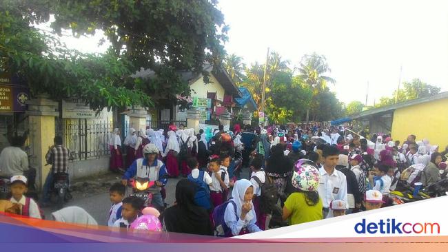  Anak  Ditolak Jadi Murid Warga Sempat Segel 2 SD di  Pekanbaru 