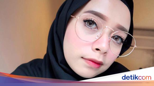 5 Aturan Pakai Kacamata Untuk Hijabers
