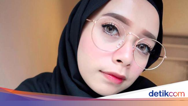 Wajah Bulat Kacamata Gaya Wanita Hijab Jilbab Gucci Wajah Bulat Kacamata Gaya Wanita Hijab Jilbab Gucci