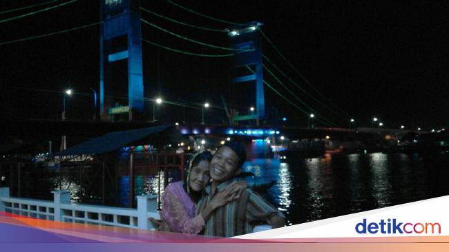 Jembatan Ampera, Spot Bulan Madu ABG Selamet & Nenek Rohaya