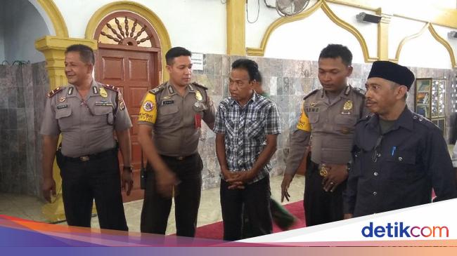 Seorang Pencuri Sepatu Di Masjid Dikenakan Sanksi Adat Aceh