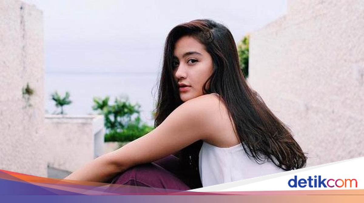 Tanyani qanday sikdim soqolini olgan yalangoch ayollar