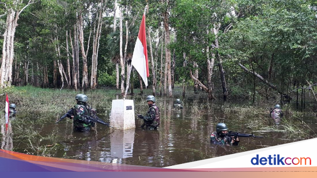 Foto: Patroli Tentara Perbatasan di Pedalaman Papua