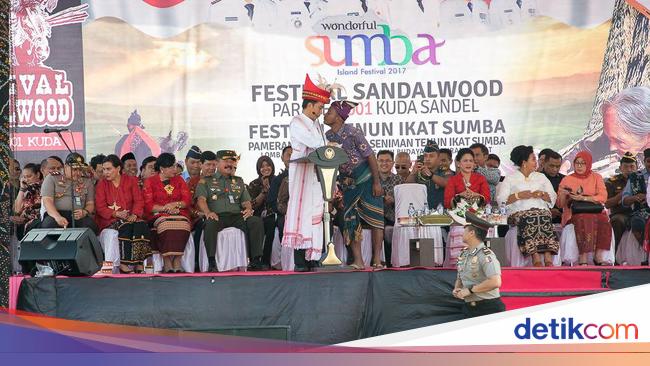 Apa Arti Salam Cium Hidung yang Dilakukan Jokowi di Sumba?