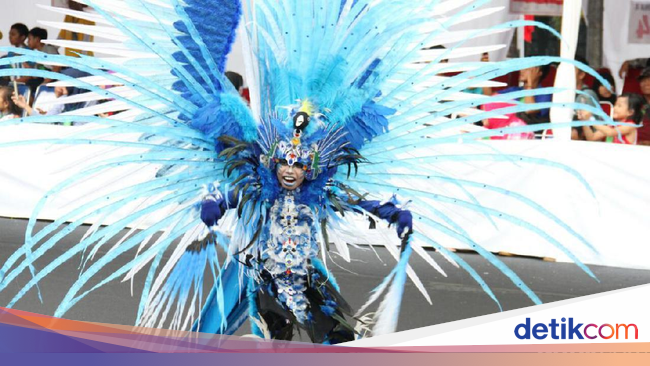 Pemkab Jember  Bebaskan Pajak Reklame Jember  Fashion Carnaval