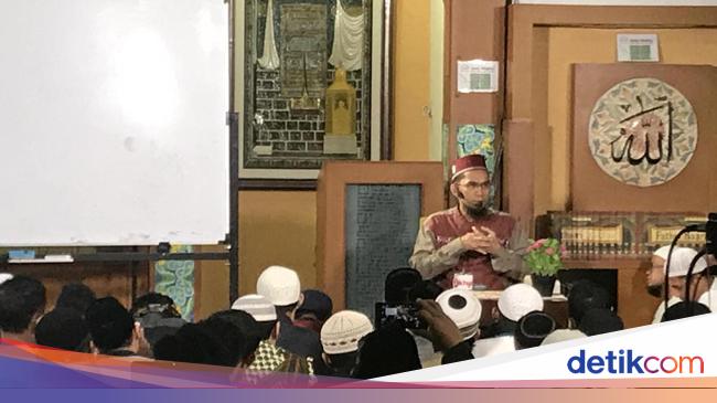 Berawal Dari Mimpi Bertemu Rasul Dakwah Adi Hidayat Sesak Atensi Berawal Dari Mimpi Bertemu Rasul Dakwah Adi Hidayat Sesak Atensi