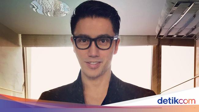  Foto Pria Ganteng  yang Tak Menua Usia 50 Tapi Seperti 20 