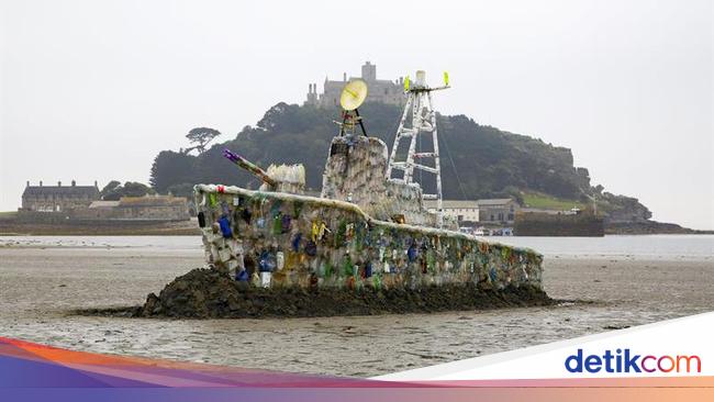 Saat Botol  botol  Plastik di Laut  Menjadi Kapal 